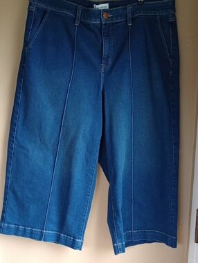 Lane Bryant Wide Leg Crop Jeans Size 18 Stretch Medium Wash